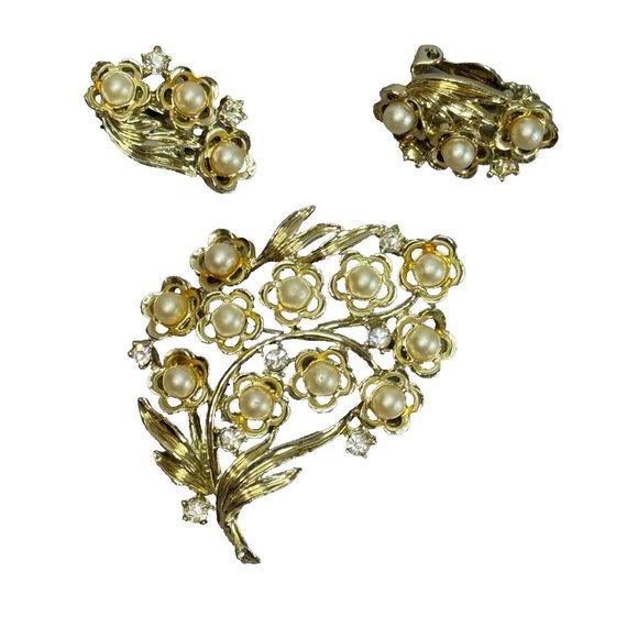 Star Jewelry - Vintage Designer Signed STAR Faux Pearl Rhinestone Brooch and Clip On Earrings